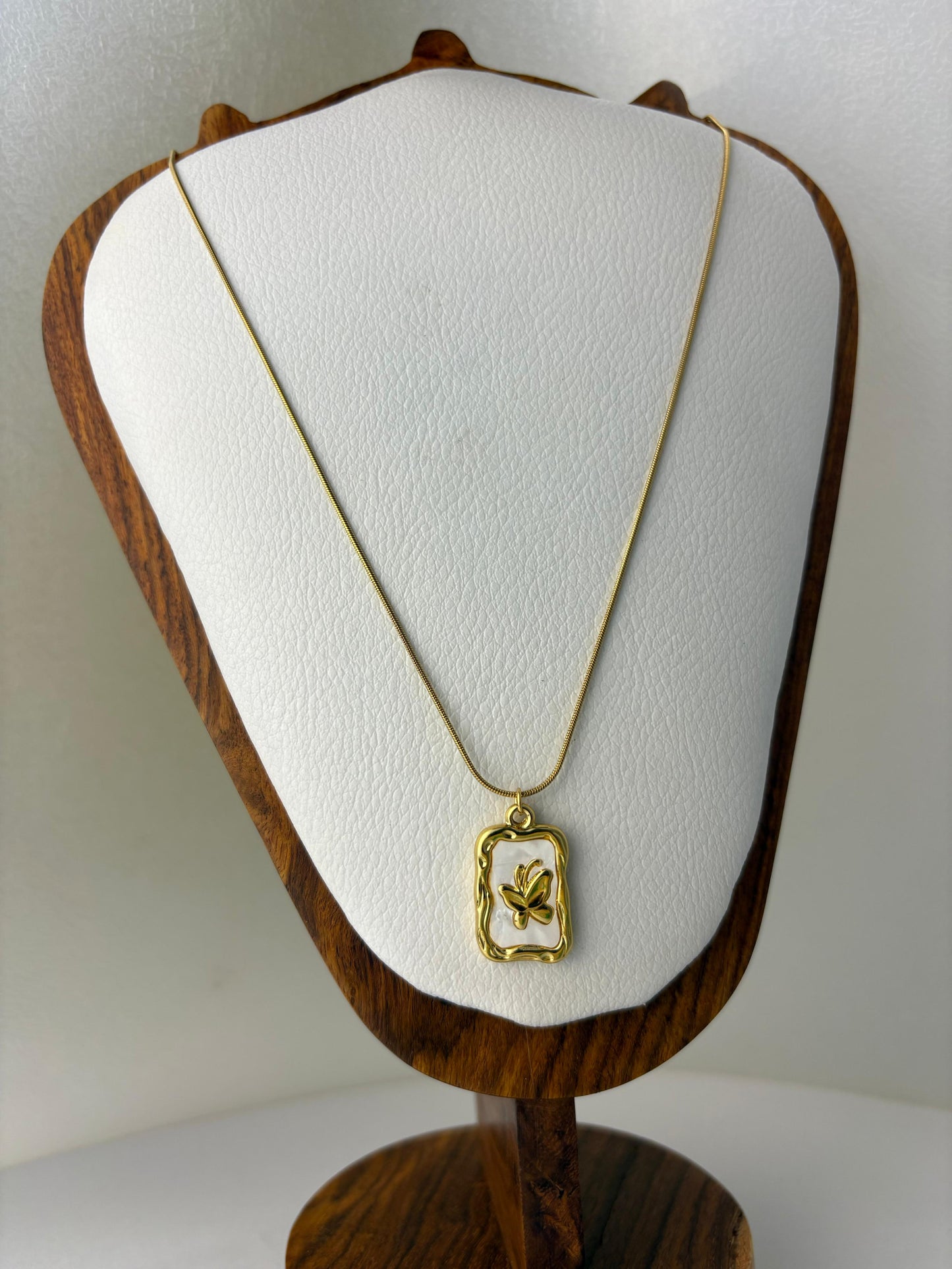 Rosé Whisper Pendant
