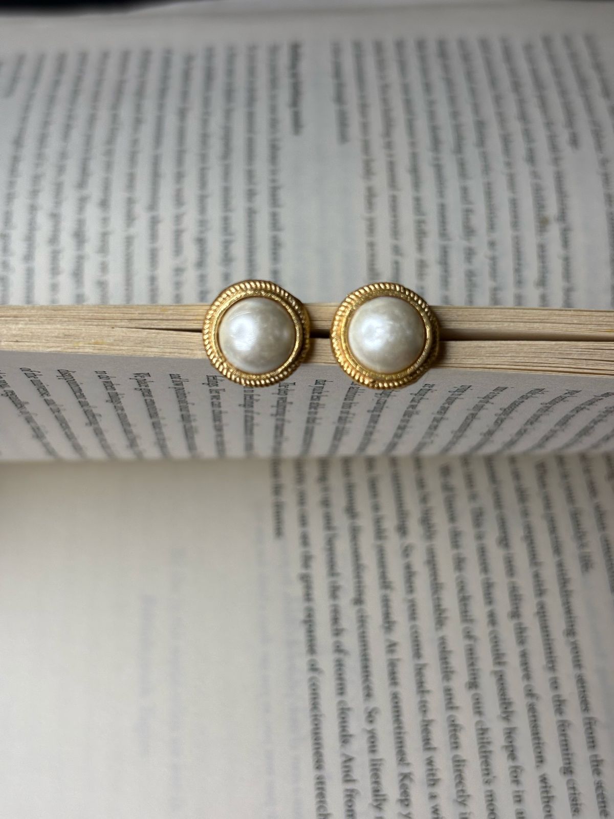 Colourful Monalisa Stone Stud