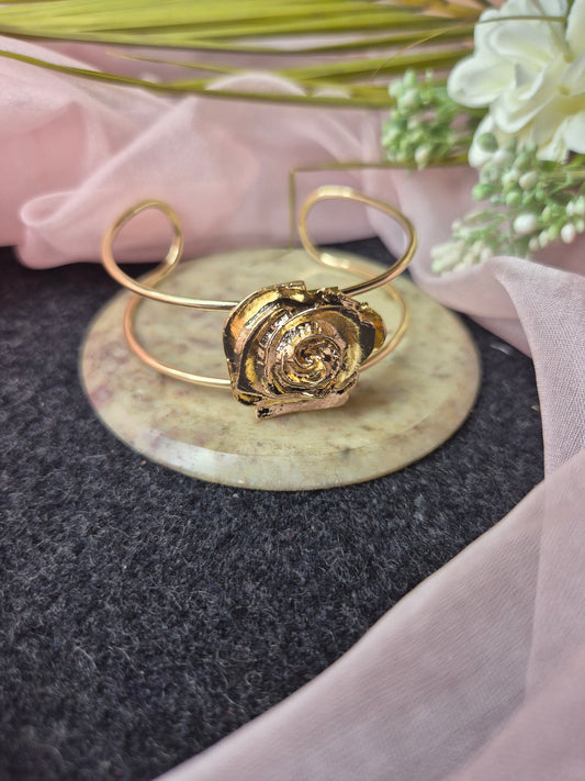 Anti-Tarnish Golden Rose Bracelet (Adjustable Size)