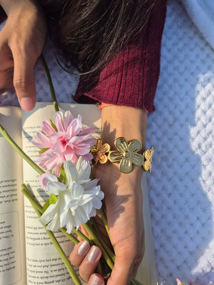 Anti Tarnish Flower Bracelet ( Adjustable)