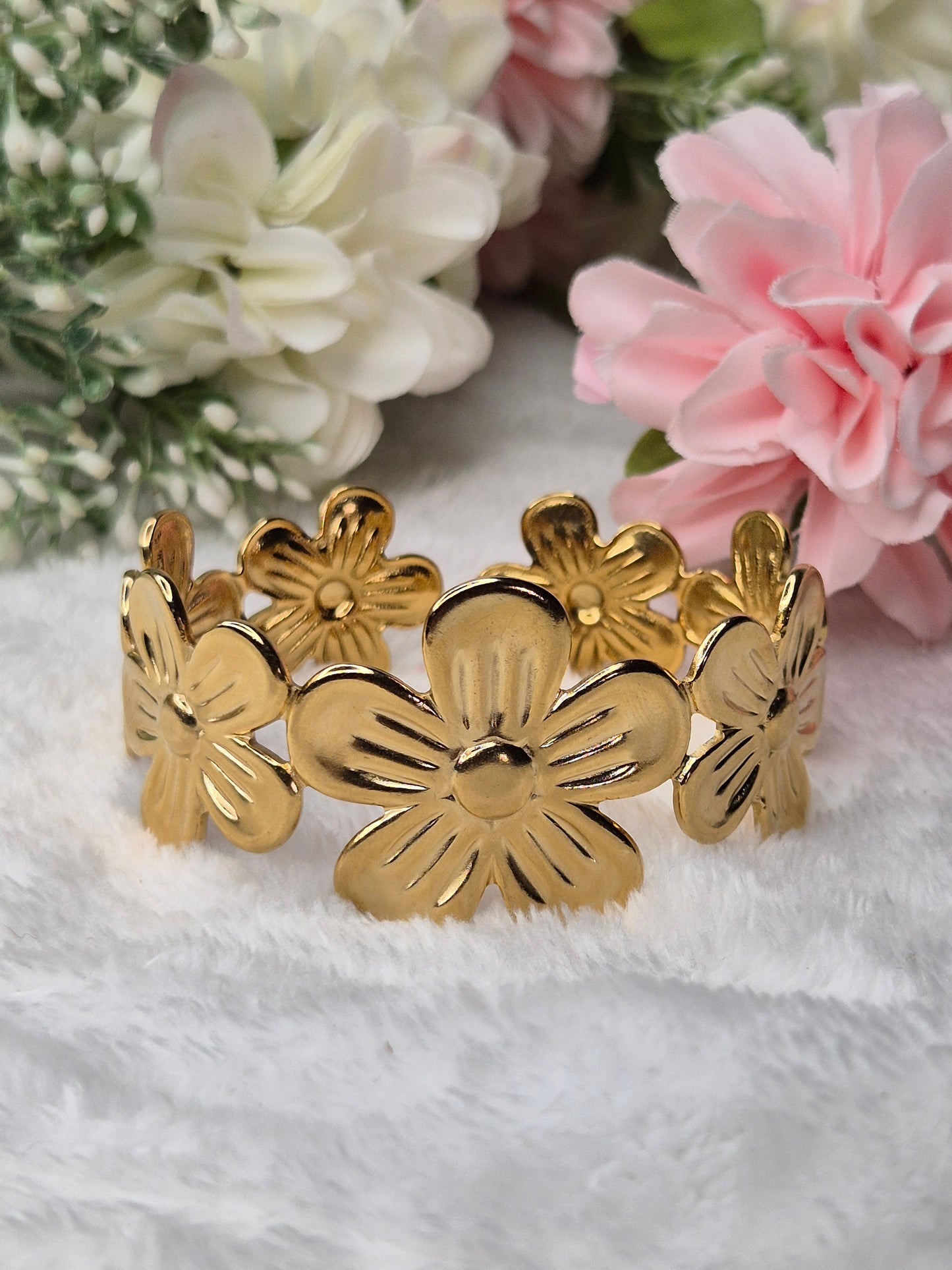 Anti Tarnish Flower Bracelet ( Adjustable)