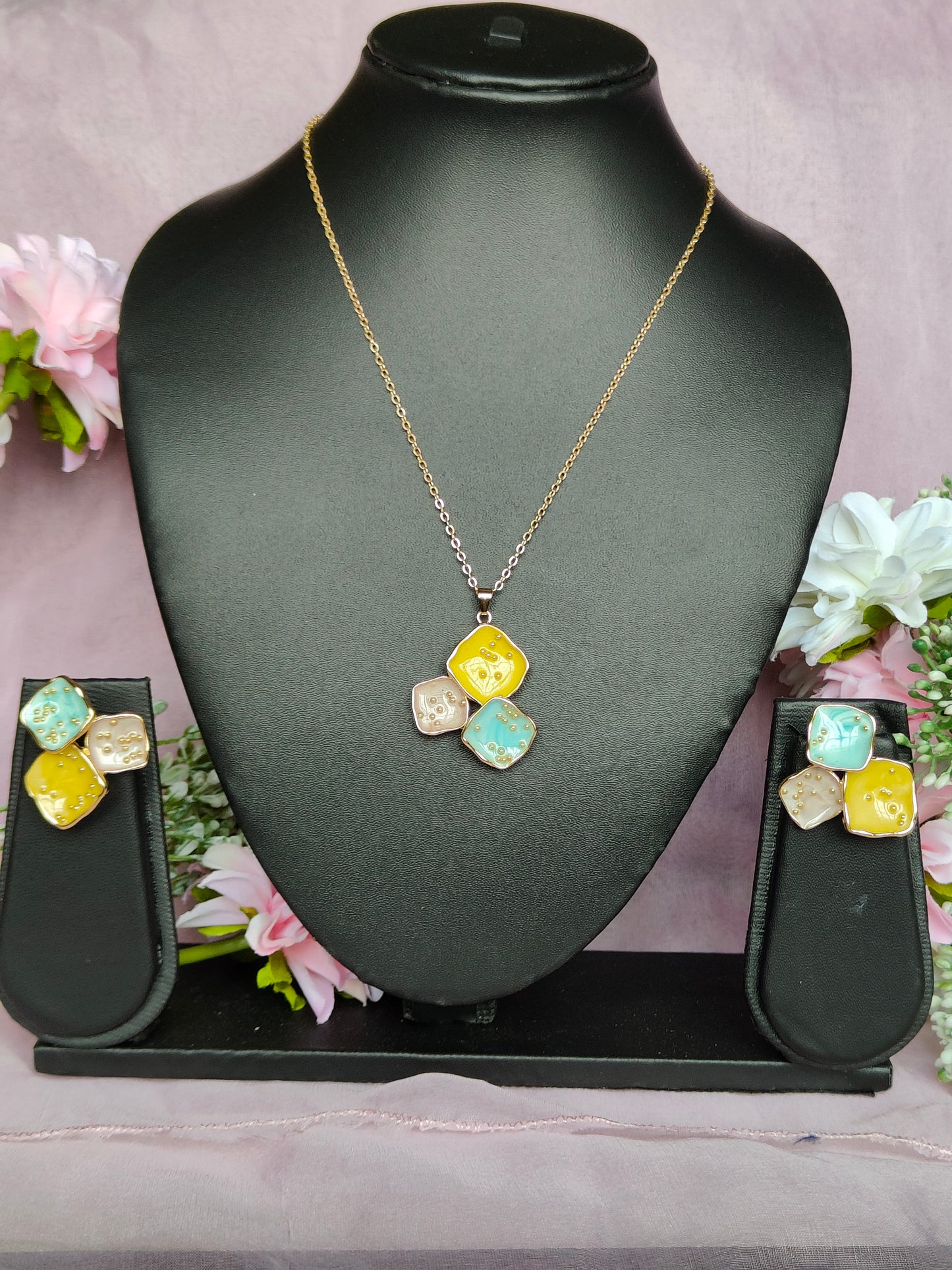 Multicolour Pendant Set