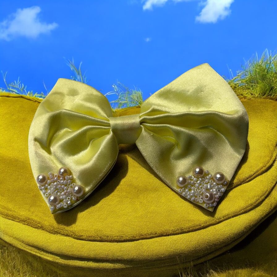 Pearl Bow Hair Clip