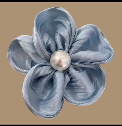 Pastel Bloom Pearl Center Hair Clip