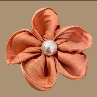 Pastel Bloom Pearl Center Hair Clip