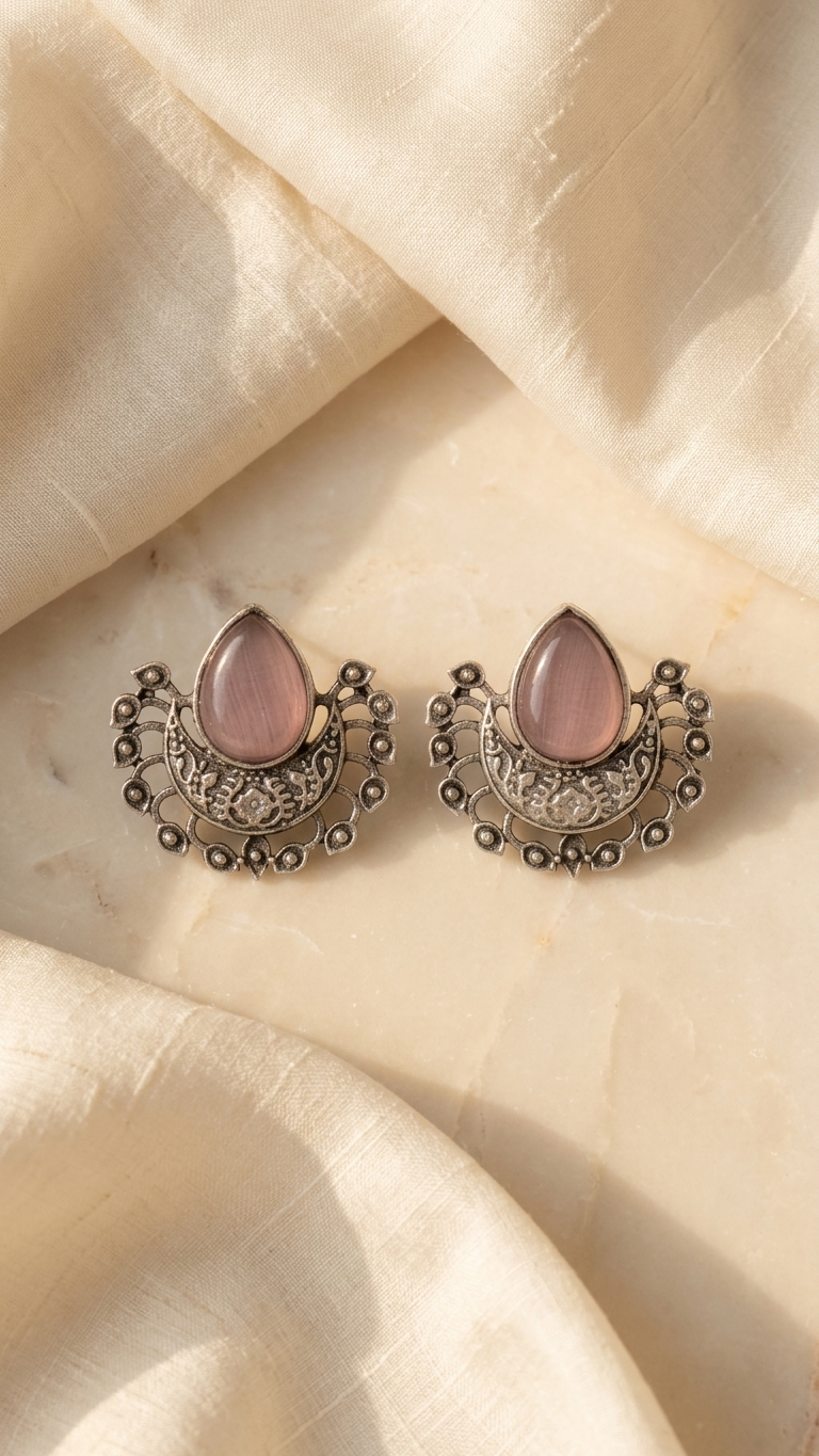 Oxidized Monalisa Stone Stud
